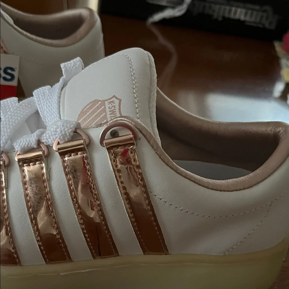 K-Swiss women white and gold
Sneakers.  Size 8
  NWT - Picture 2 of 4